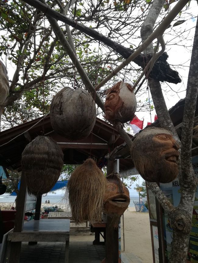 ヨガ教室（無料）が行われるあたり・・・<br />このオブジェ、絶対きょわいよね。<br />夜見たら叫ぶよね。<br />パンタイカラン