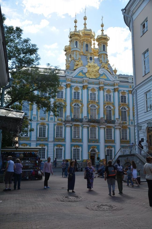 大型バスに20名チョットとゆったりしたツアーです。<br />しかし、中に入るのが超大変！！セキュリティもありますが、2時間近くかかりました。<br />5時間のツアーに織り込み済みのようです。