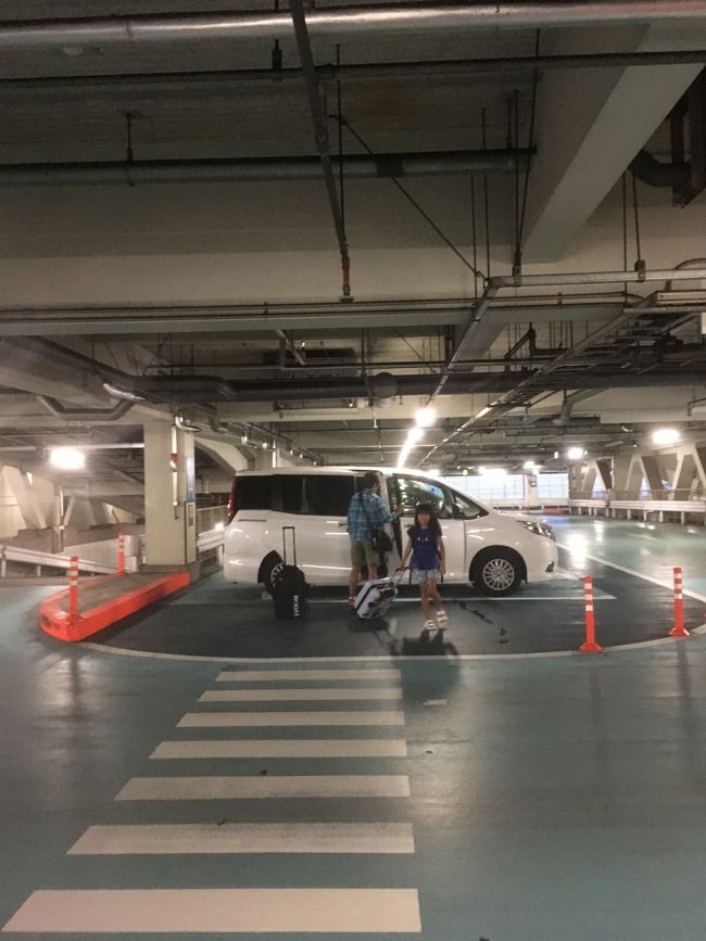 2017'8.21  初日～<br />今日から少し遅めの夏休み～!!<br />毎年なんとかこの時期に休みを被せて旅行へ。<br />今年も無事に出発出来そうです。<br />夏の旅行はLCCで節約と決めているので、毎年成田の第3ターミナル。<br />今回は成田空港の駐車場に停めたくて、チャレンジしてみました。<br /><br />結果、第3ターミナル最寄りのP2がガラガラで無事に停められた～