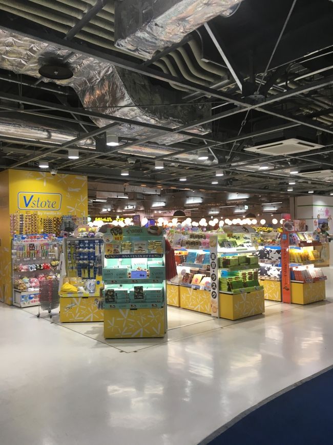 ここは、バニラエアの売店だったかな。。