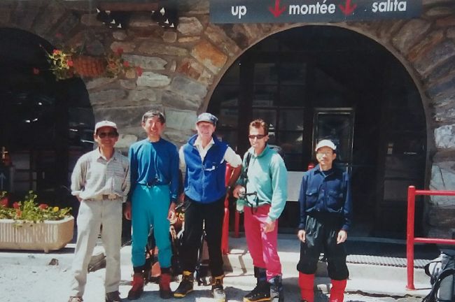 登山を終えて。中央がガイドのクリスチャンとピエール。皆さんならマッターホルンも登れるよと言ってくれた。