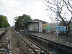 14:08　勝瑞駅（しょうずい）に着きました。（徳島駅から11分）

特急列車の行き違いのため2分間停車します。