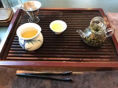 本日のメインイベントまで時間があるので、銅鑼湾のタイムズスクエアの近くにお茶屋さんに来ました。
やっぱり中華圏ではお茶飲みたい。
日々疲れてるので、ゆっくりしたいし。