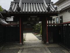 雲観寺
JR半田駅のそばにある真宗大谷派の寺です。

写真は撮りませんでしたが中埜一族(ミツカン、国盛酒造を中心とする醸造、海運の創業者一族)の旧宅が公開されています。半六庭園、お豆腐湯葉を出すレストランがありました。

家族づれや若い女性を意識した街づくりになっています。