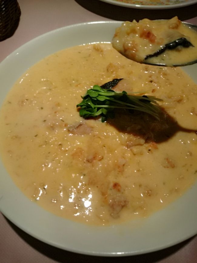 自分は余りお腹減ってなくてリゾットを注文&#127860;<br />ちょっと濃い感じのリゾットで美味しいし、余り食欲なくても食べれました&#128588;<br /><br />食事後はそのままホテルに戻り一泊しました&#128164;&#127747;<br />２日目に続くきます→