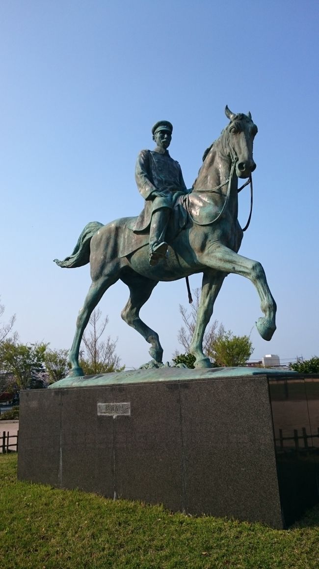 明倫館横の萩中央公園に来ました&#128694;<br />山県有朋騎馬像が出迎えてくれます<br />観光スポットというよりは地元の運動公園です&#127939;