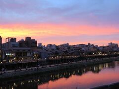 夕暮れの鴨川。