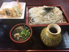 気を取り直して宇奈月温泉で昼食。ざるうどんを注文。麺がつるつるしていて美味！