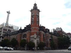 横浜市開港記念会館

横浜三塔として知られる、横浜市開港記念会館はジャック(1917年竣工)。
ヨコトリの入り口は右側の地下への階段で、分かり難い。
