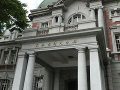 今日の一番の目的は「マンゴーの故郷、玉井」。
バスに乗るため、台南駅まで歩いていたところ、「国立台湾文学館」の前を通りかかり、ちょっと寄り道。
http://www.taipeinavi.com/miru/55/