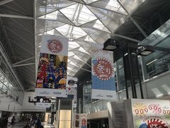 いつもはさっさとイミグレ通りますが、初めてゆっくり見学。