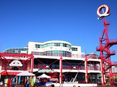 デッキのすぐ後ろには目的地のLonsdale Quay Market。