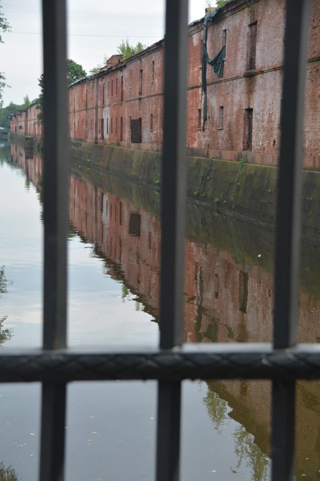 要塞の濠と城壁