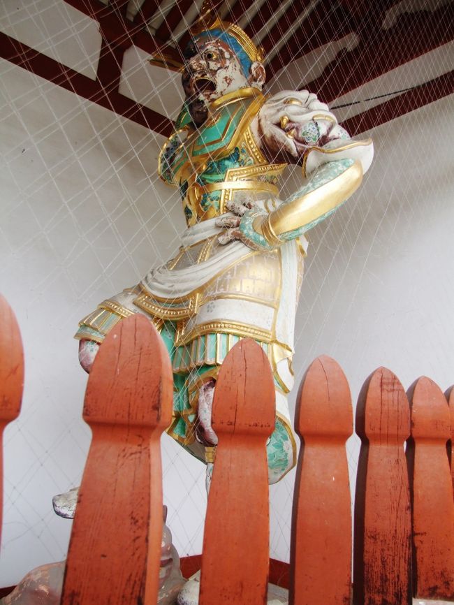 薬師寺中門の天王像：右側
