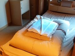 高山のゲストハウス

広くて快適。女性6人部屋でしたが、私ともう一人だけ。
部屋には耳栓置いてくれていました。