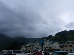 ほうのき平で乗換です。天気予報では曇り。雲行きが怪しい。山の天気は変わりやすいもんなぁ…