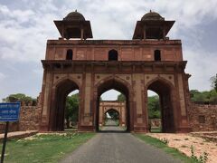 門です。
門to門がインドには多いです。