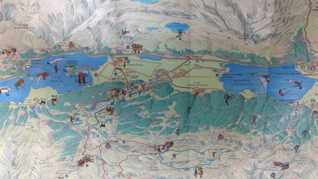 これが、私が現地で見ることのなかった、表面のちゃんとした地図です。<br /><br />あまり予習をしてくるタイプではないので、場当たり的な行動になってしまうのはいつものことです。<br />一応来る前にベームさんの旅行記などを拝見したのですが、位置関係などほぼ忘れてるから。<br /><br />でも私の母譲りの恐るべき方向音痴の素質が、シルヴァプラーナ湖とシルス湖を見分けることも困難にしていました。