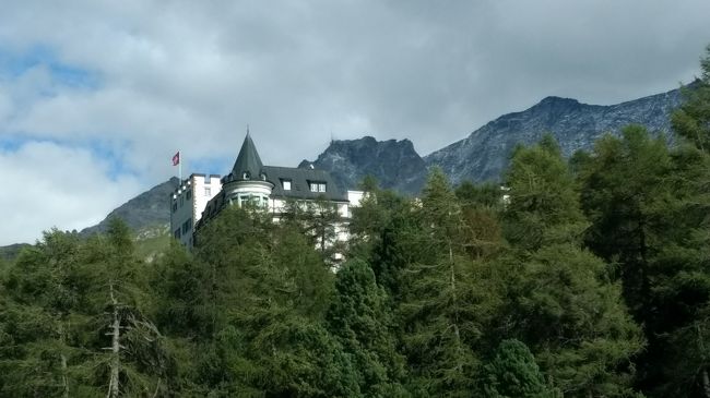 この建物は、この森と湖の感じから、あの城を連想してしまいます。<br />「我が青春のマリアンヌ」の映画に出てきた城。<br />アルフィーの高見沢さんも好きで、それでメリーアンと言う曲を作ったとか。ちなみに私はDVDとVHA持っています。ドイツロマン派（かなり後期）の方が書いた物語なので。<br />ホテルヴァルトハウスです。