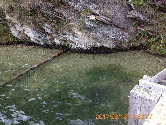 水を間近に写してみます。<br />とても澄んでいます。