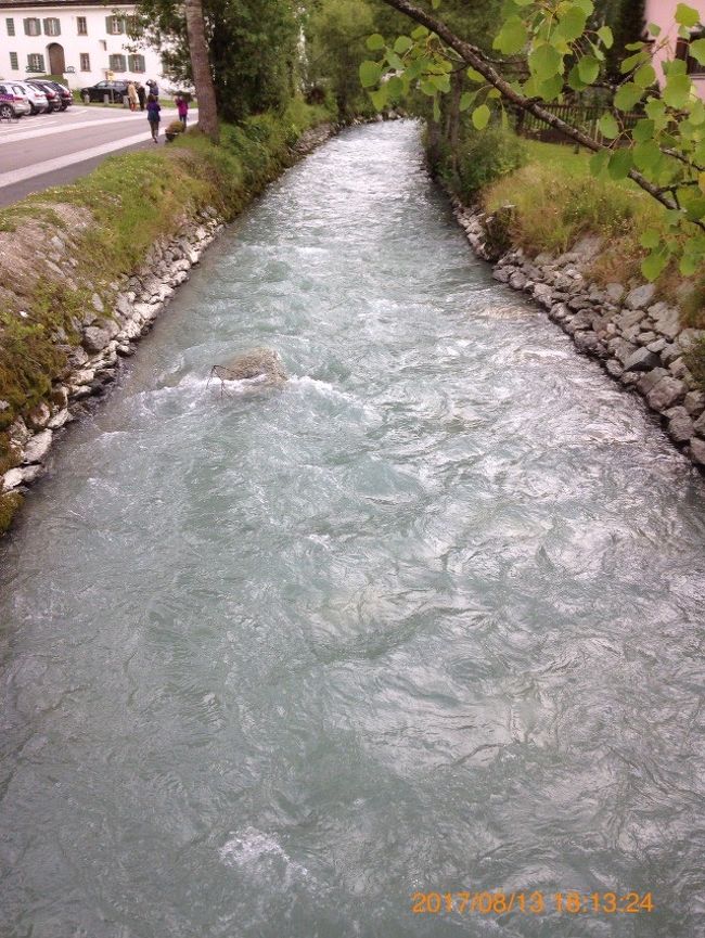 イン川です。この水の色。