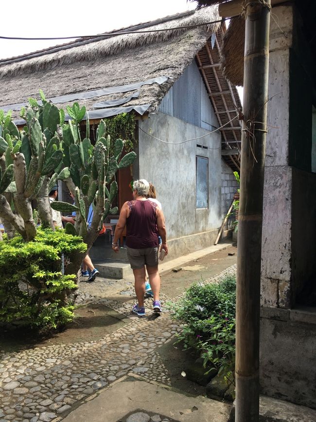 この日は、見学者が何組かいましたが私達以外は欧米人の様でした。