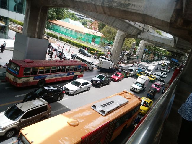 私が欲しがっていたバスの路線図の本(日本語)を、前回のバンコク出張時、夫が買ってきてくれたのに持って来るのを忘れてしまいました<br />(-o-;)<br /><br />まぁ、息子は乗りたくないそうなので…