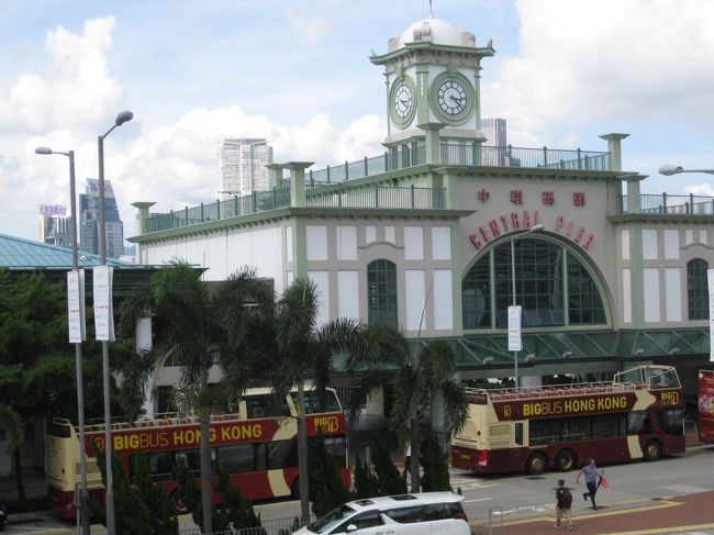 中環に着くと天気に恵まれたので久しぶりに写真を撮りながらのんびり歩道橋を歩いていた。