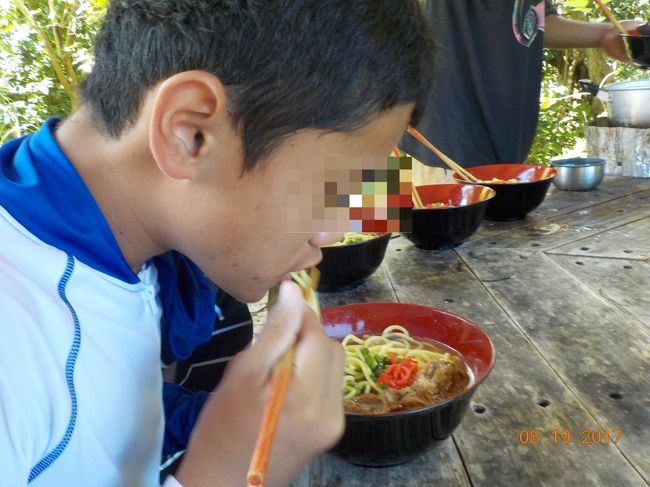 子供たちはラーメン派ですが、美味しそうに食べてます。<br />ソーキが美味しい！<br /><br />