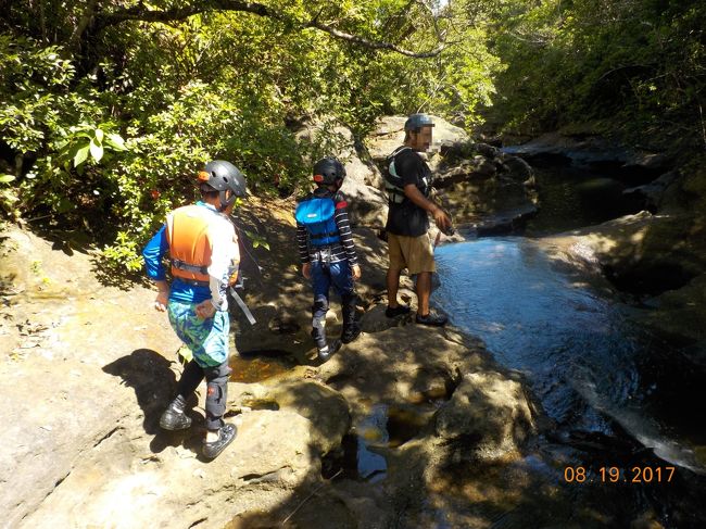 歩いて少し暑くなってきたところで、川が見えてきました。<br /><br />