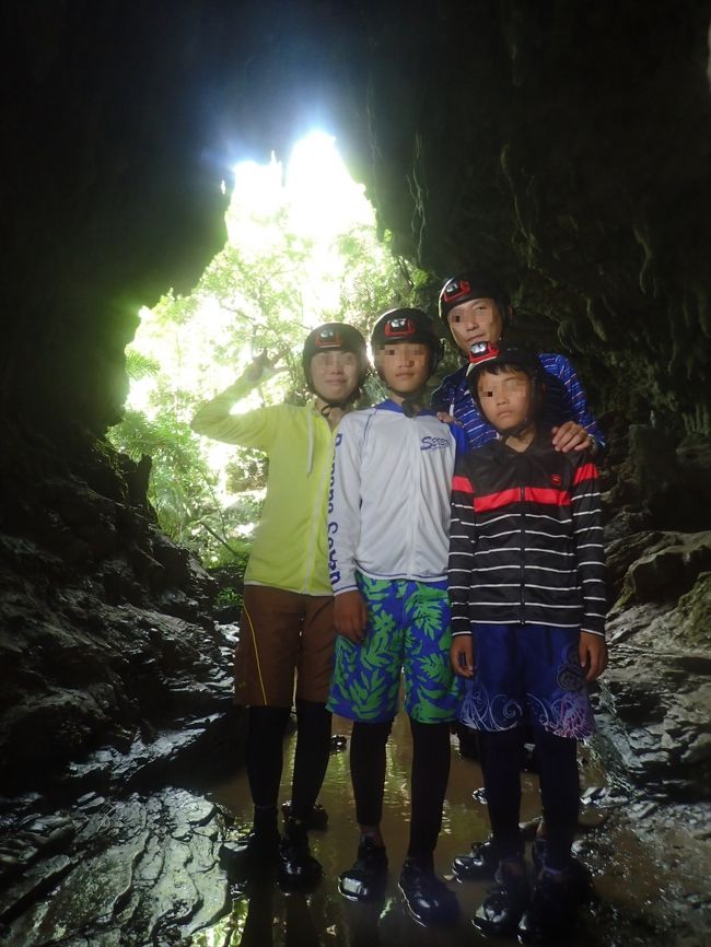 石垣島鍾乳洞も行きましたが、ここはリアル鍾乳洞。何も整備されていません。<br />なかにはリアルに蝙蝠が飛んでいました。<br />