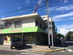 同じ通りのすぐのところに、「Oceania」というスーパーも朝はやくから開いています。