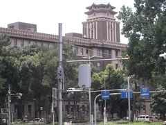 ＪＲ名古屋駅からは地下鉄で移動
私は　東山線栄駅　（乗換）名城線　市役所駅　下車　のルートを使いました。