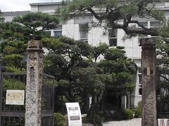 旧豊田佐助邸

洋館と日本家屋（和館）が上手く融合されている

門構えも和風を残しつつ洋風
