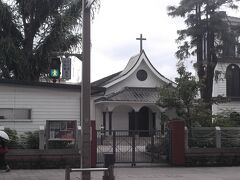 カトリック主税町教会
名古屋で一番古いカトリック教会

周辺の風景に馴染んでいます。

全景をとるには車道からでないと難しい