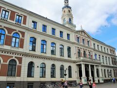 こちらは真向いのリガ市庁舎です。現役です！！