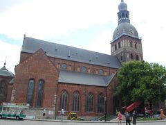 はい！
これがリガ大聖堂です。

デカイ！