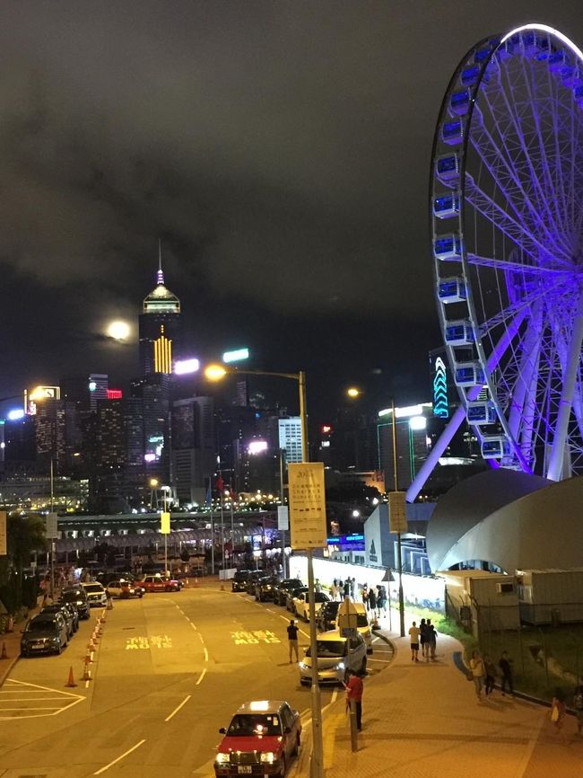 フェリーを降りて二人で歩き出すと月も一緒に移動して行く。<br />もうすぐ昼間に話しかけられた場所だ。