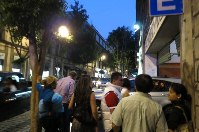 夜もちょっとぶらぶらしてたけど、危険な感じはなく。