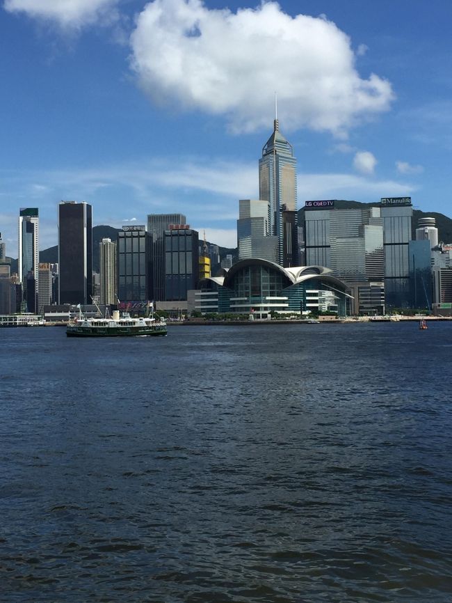 僕は日本に帰ってからもあの夏の日、香港での出来事が夢だったのか４トラ用に作り上げたフィクションなのか今もわからないでいる。<br /><br />そして今日もスターフェリーのアッパーデッキでは新たな恋が芽生えている。<br /><br /><br />Another story      THE END