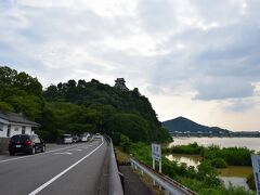 愛知県犬山市側から見た犬山城。

ちなみに社会人になった最初は愛知県小牧市までマイカー通勤してましたんでこの道を毎日通勤しておりました。
あ～懐かしい(*^▽^*)