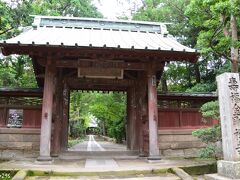 寿福寺の山門

鎌倉五山の第三位、由緒ある寺です。