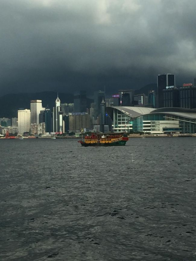 山はにわか雨らしい。