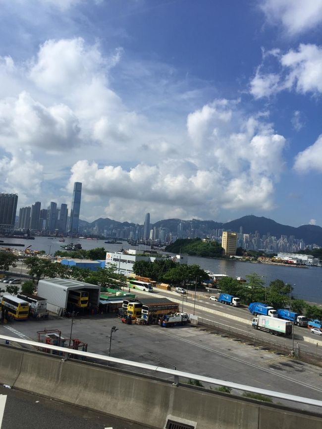 帰国の日、A12のバスで空港に向かう。<br />