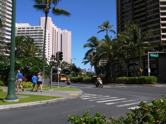 ウーバーを呼ぶか迷ったけど、スーツケース大小 合わせて４つなので、いつも待機しているチャーリーズタクシーにしました(*´ω`*)