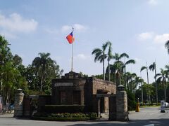 ９:00頃、MRT台北～公館でやってきたのは「国立台湾大学」。
台湾の最高学府である国立大学で、日本統治時代である1928年の創立。