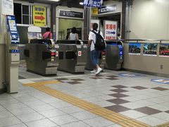 東福寺までは一駅です。JRと京阪の乗り継ぎ改札を利用します。