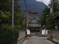 宝物館をはじめとする松代藩の遺構の数々を見ていたら、信之の墓がある長国寺にも行きたくなって…
予定にはなかったのですが長国寺にも歩いて行きました。