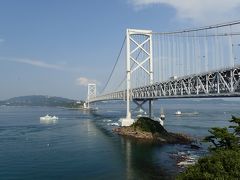 大鳴門橋、全長1629m。鳴門海峡に懸かっているため、橋の下の遊歩道「渦の道」からは直下に渦潮が見えます。