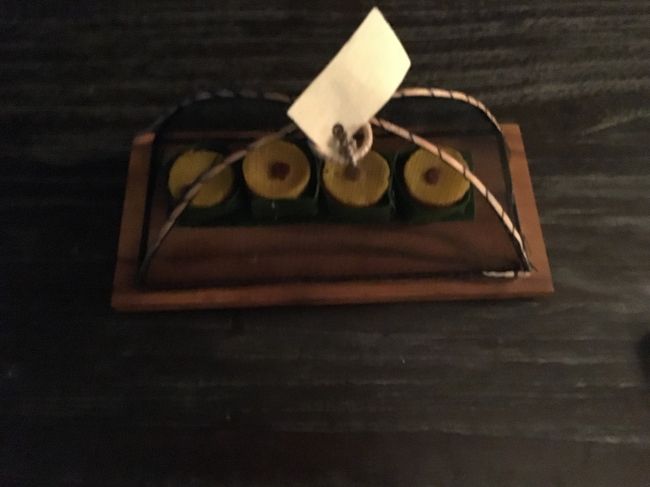 あんなにたくさん食べたのに、お部屋に届けられていたバリ風デザートも頂きました。今日はおしまい。幸せな1日に感謝。